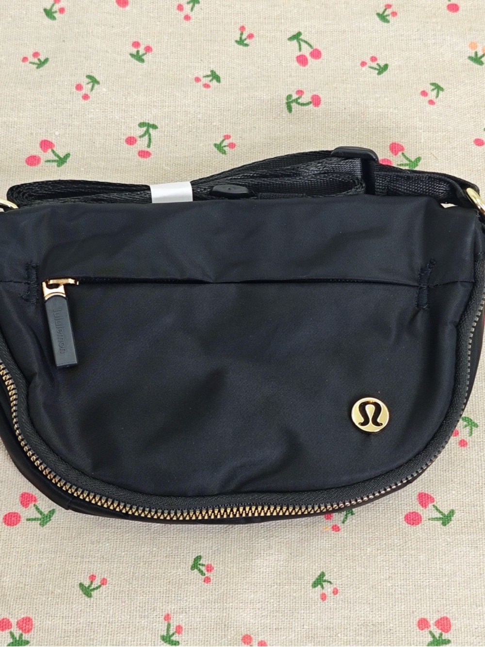 lululemon athletica Black Crossbody Bag with Gold Hardware 2L
